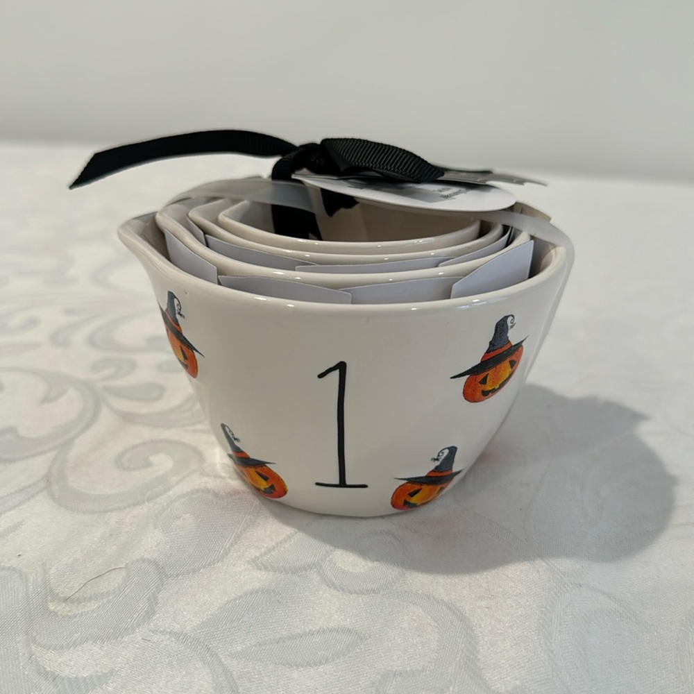 Rae Dunn Halloween Set of Measuring Cups - Picture 1 of 5